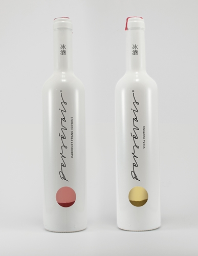 15個(gè)白色酒瓶包裝設(shè)計(jì)(圖14)