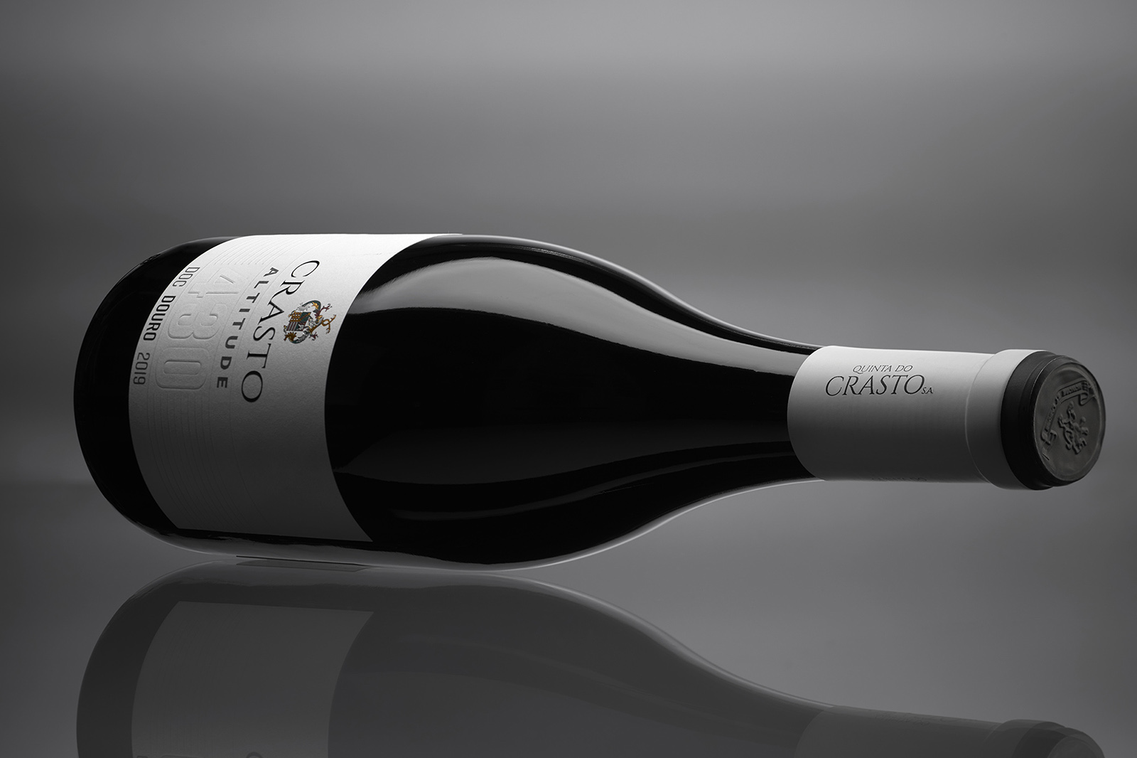 葡萄酒包裝這樣設(shè)計(jì)簡(jiǎn)約干凈又優(yōu)雅(圖3)