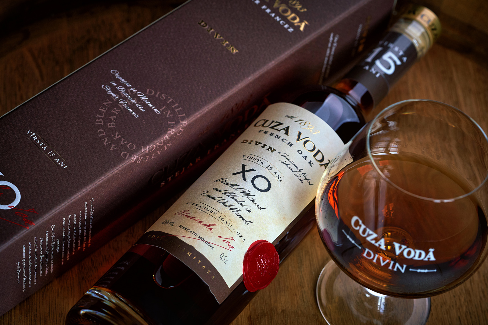 復(fù)古風(fēng)格的白蘭地酒包裝這樣設(shè)計(jì)(圖1) 復(fù)古風(fēng)格的白蘭地酒包裝這樣設(shè)計(jì)(圖1)